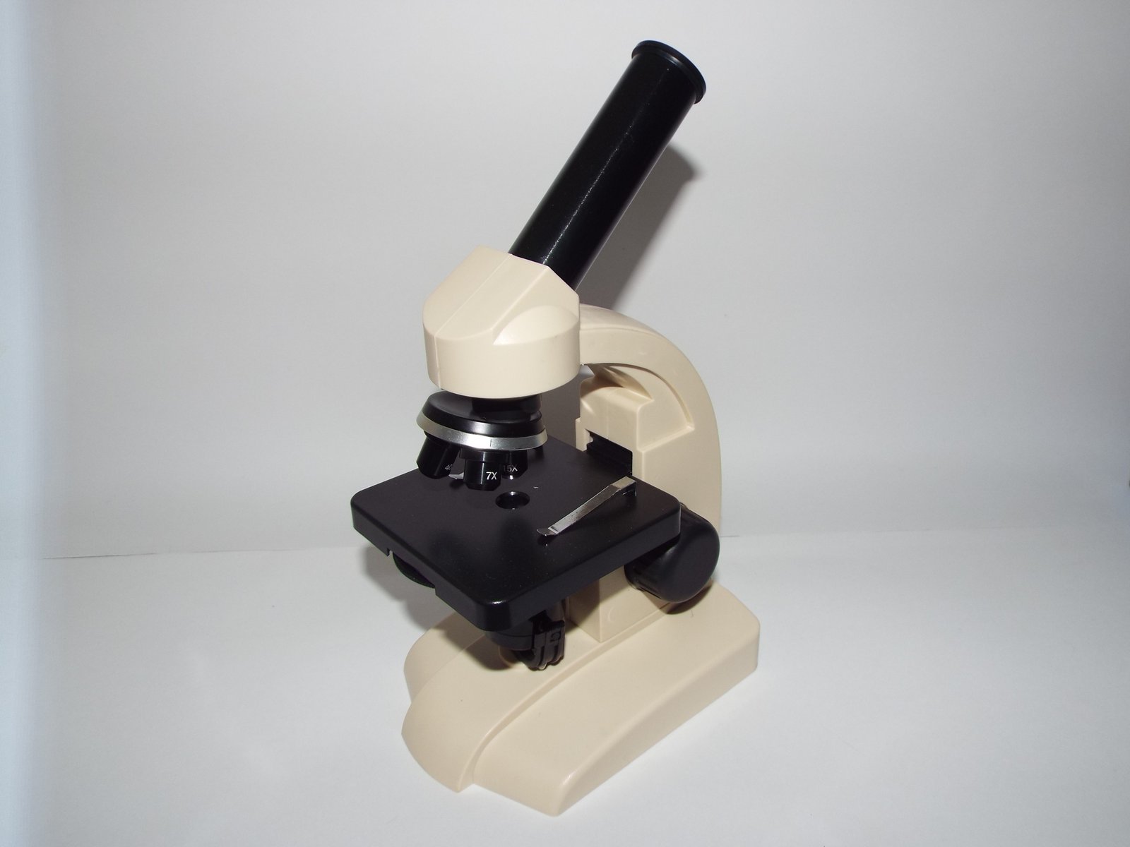 Microscópio monocular